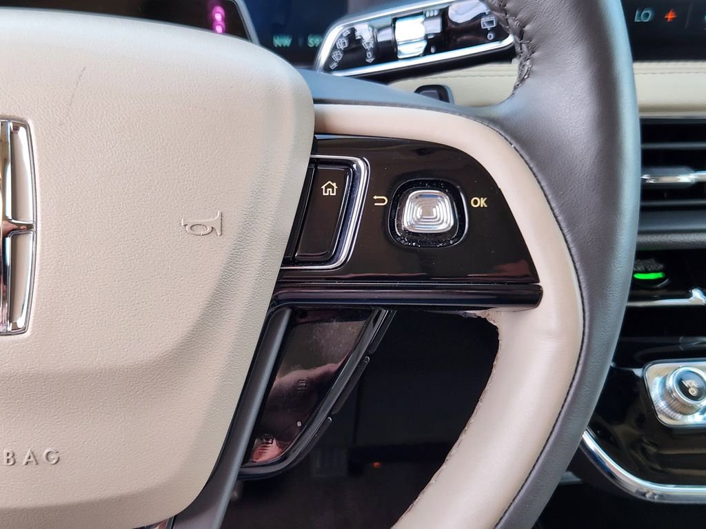 Used 2023 Lincoln Corsair Reserve w/ Equipment Group 202A AWD/4WD image 19