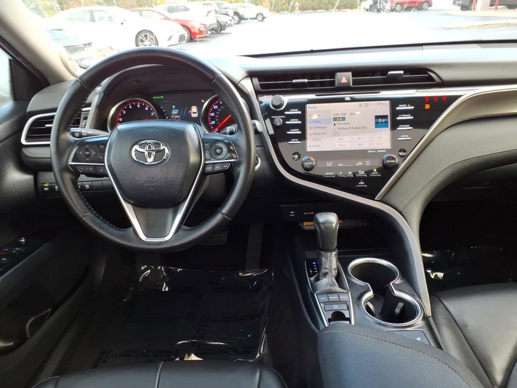 Used 2018 Toyota Camry XSE image 11