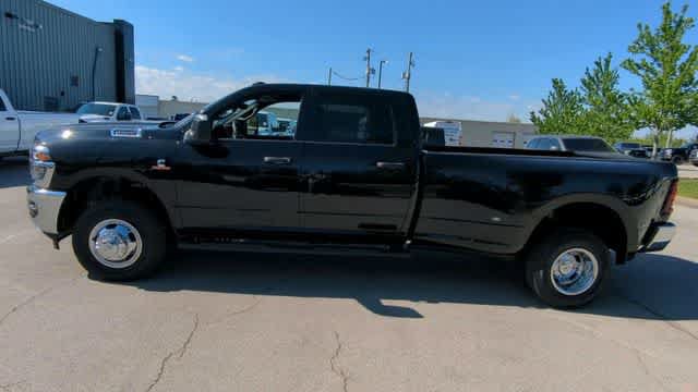 New 2026 RAM 3500 Tradesman AWD/4WD image 5