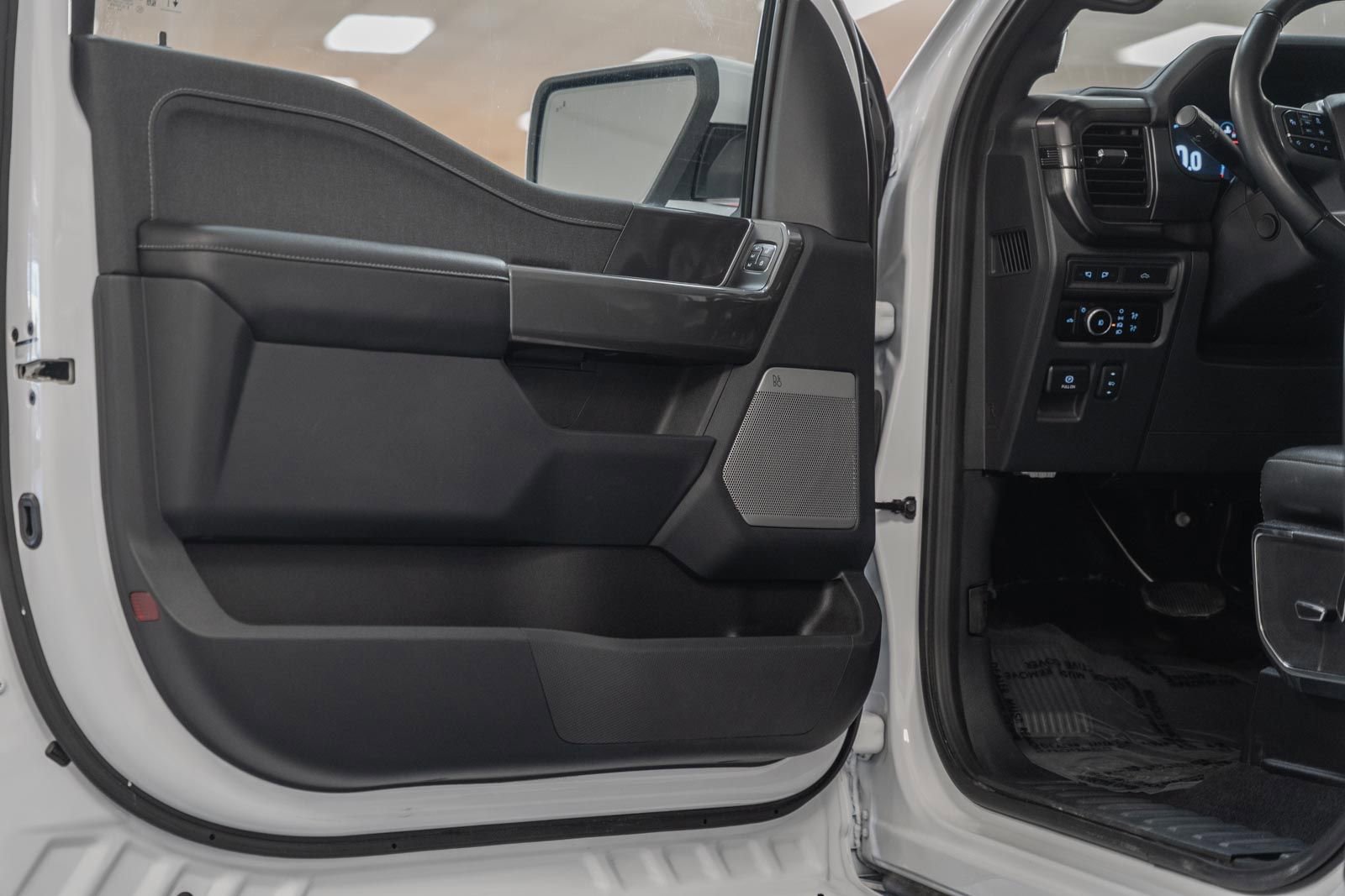 Certified 2023 Ford F150 Lariat w/ Equipment Group 502A High image 46