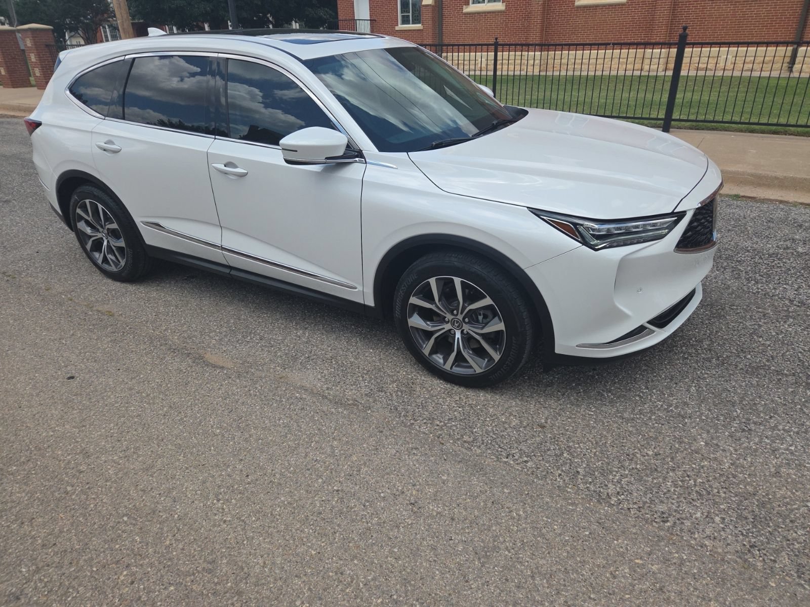Used 2024 Acura MDX FWD w/ Technology Package image 2