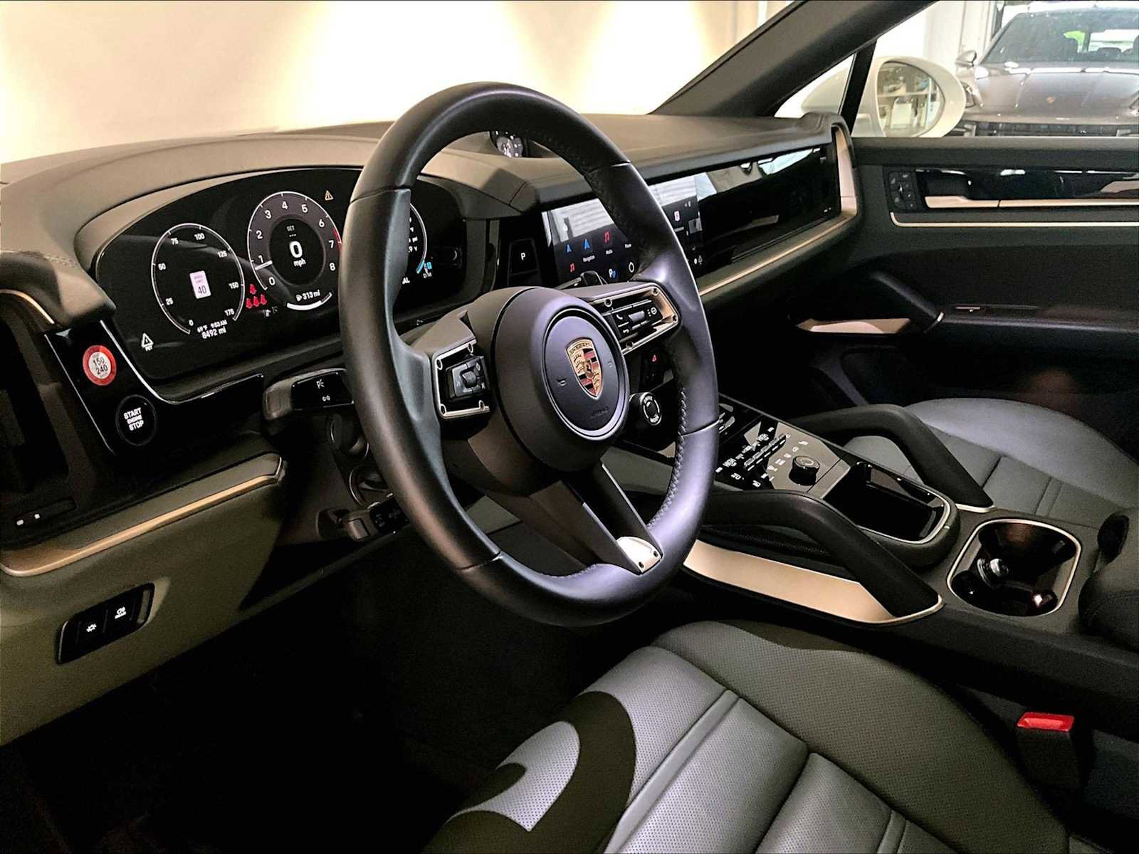 Used 2025 Porsche Cayenne Coupe image 7