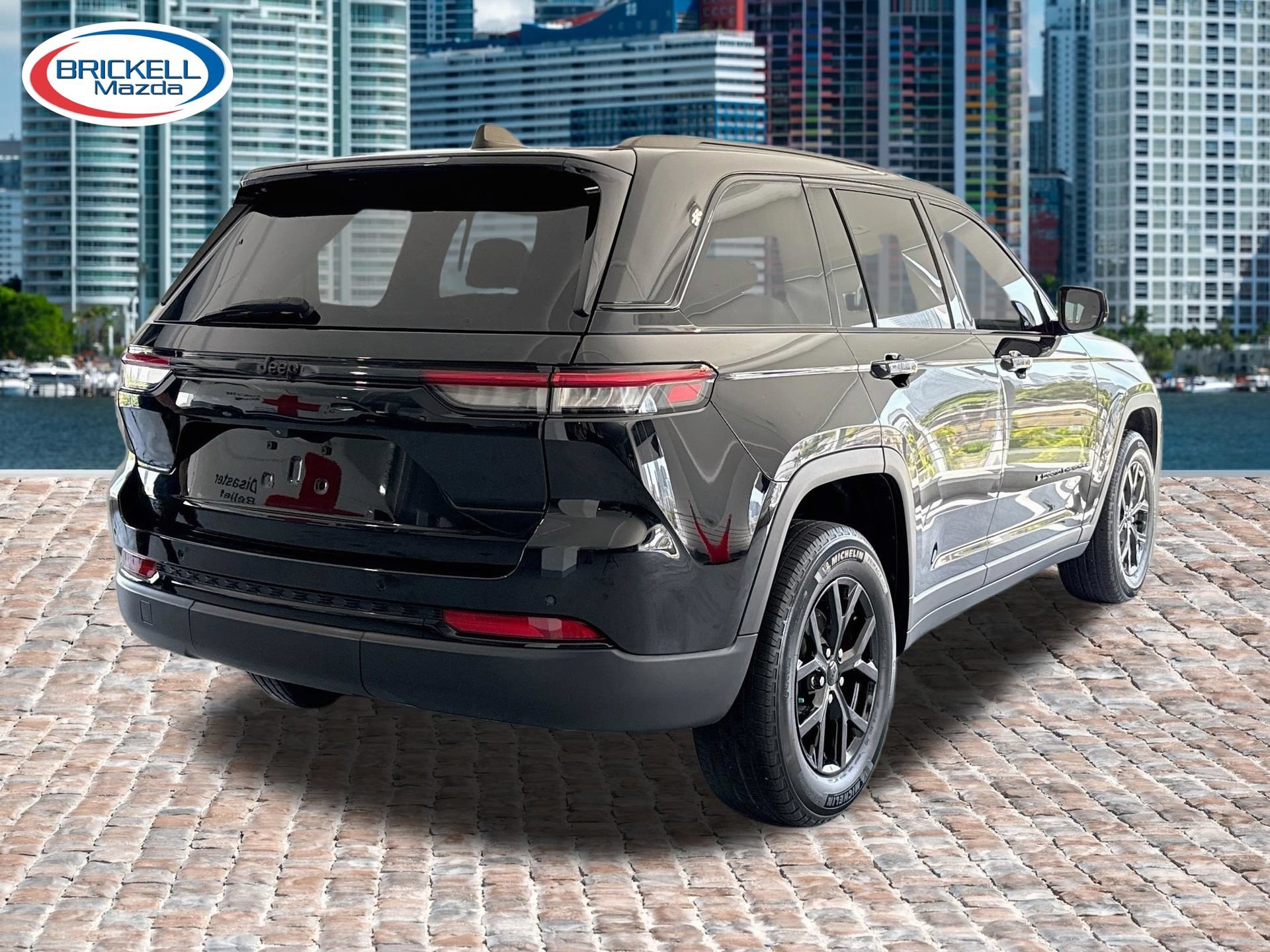 Used 2024 Jeep Grand Cherokee Altitude RWD image 3