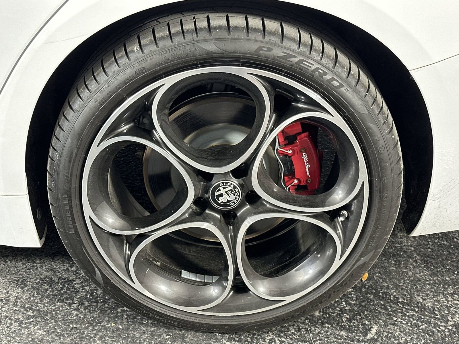 Used 2023 Alfa Romeo Giulia Veloce image 14