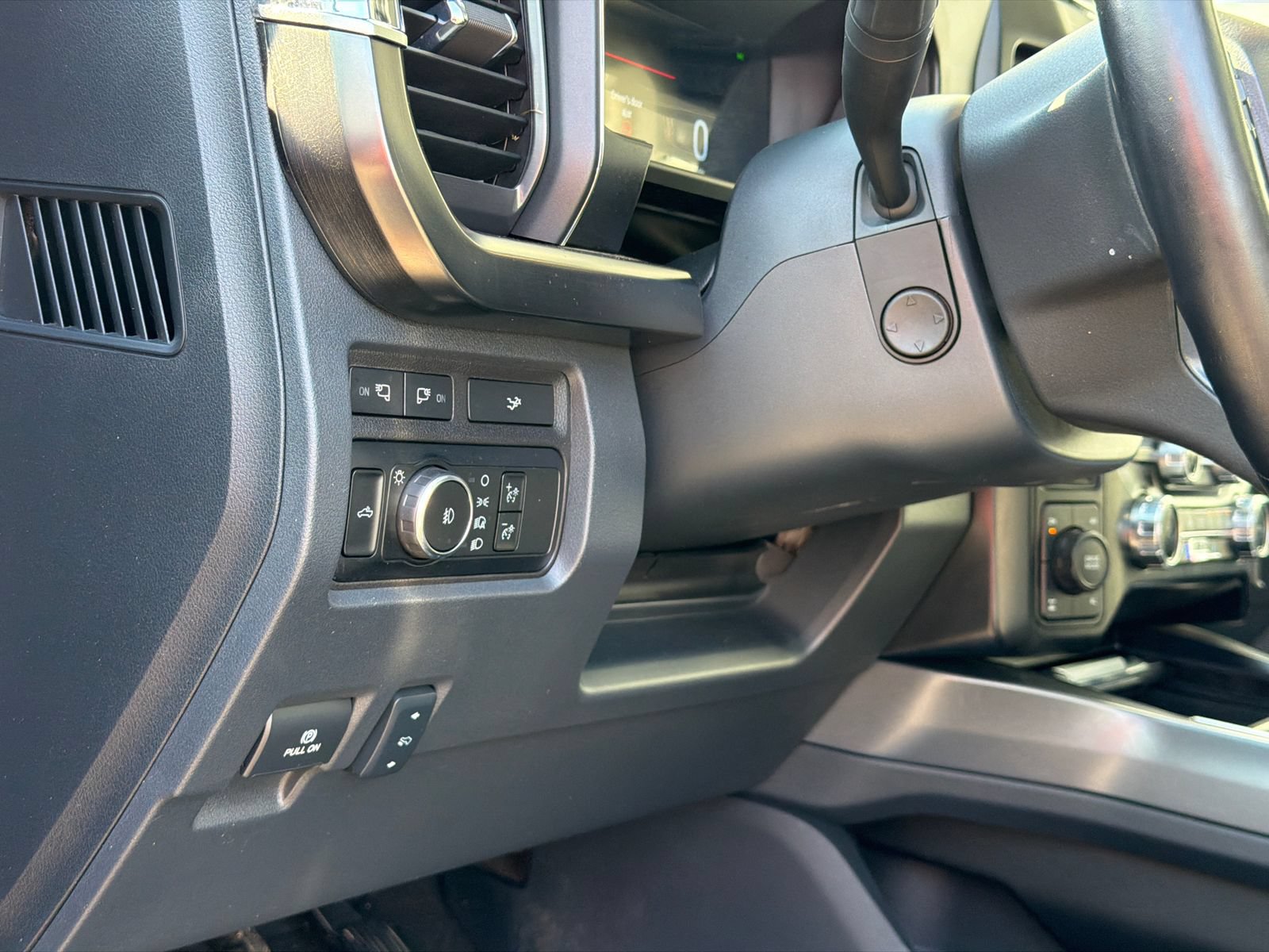 Used 2024 Ford F250 Lariat w/ Lariat Ultimate Package AWD/4WD image 24
