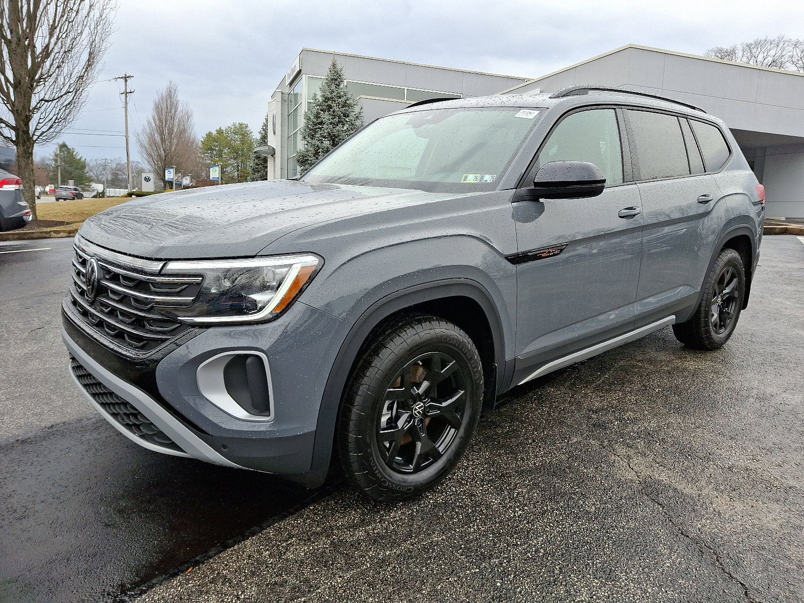 New 2025 Volkswagen Atlas Peak Edition SE image 2