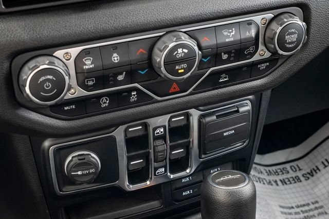 Used 2024 Jeep Gladiator Sport w/ Dual Top Group AWD/4WD image 40