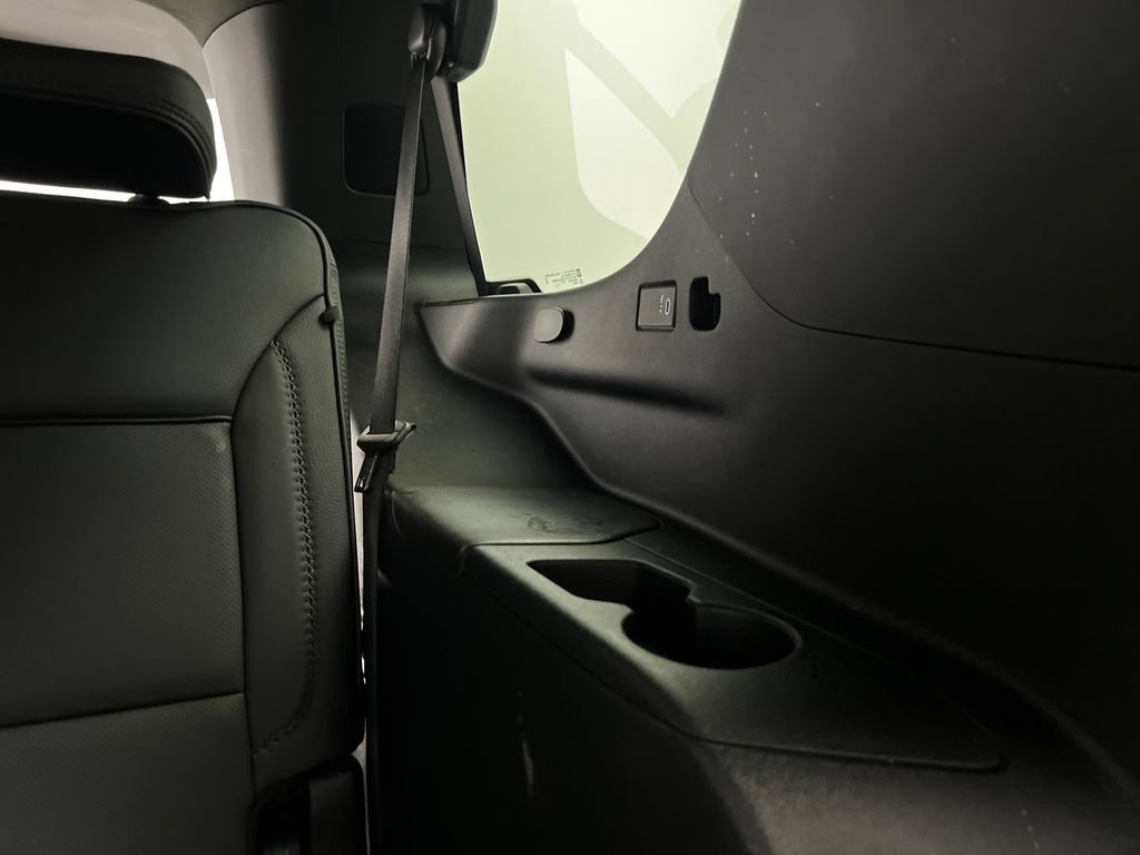 Used 2025 GMC Yukon Denali AWD/4WD image 41