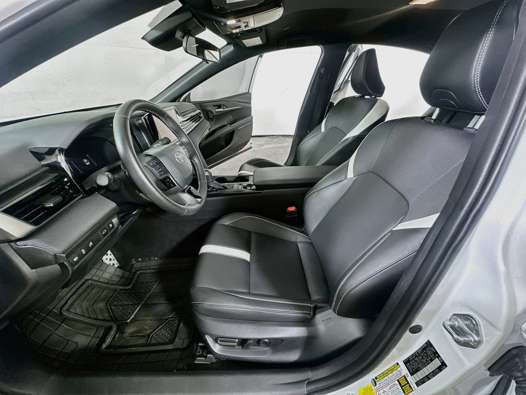 Used 2026 Toyota Camry SE FWD image 15