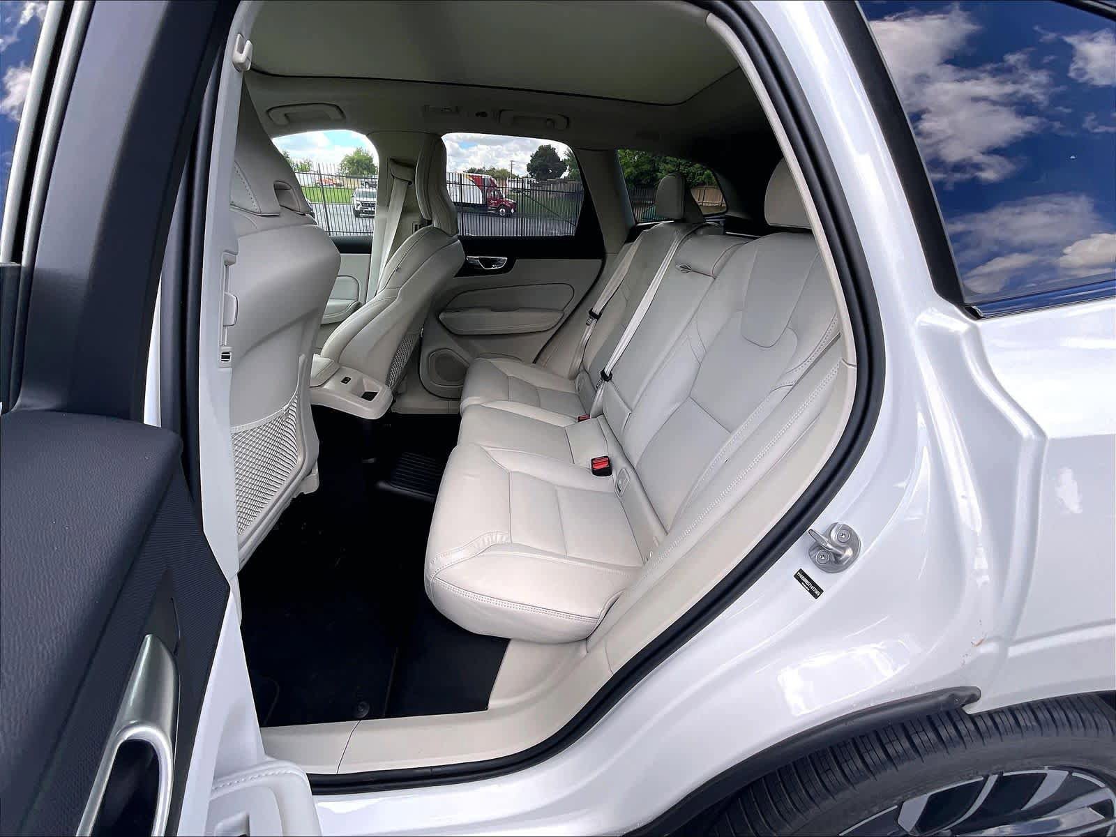 New 2026 Volvo XC60 T8 Ultra w/ Climate Package PRO AWD/4WD image 12