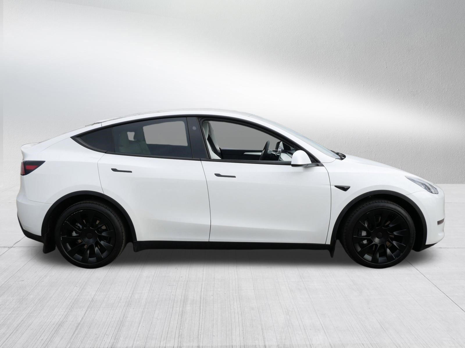 Used 2023 Tesla Model Y AWD image 8