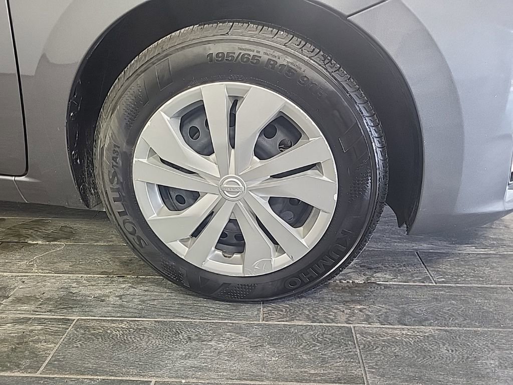 Used 2024 Nissan Versa S image 4