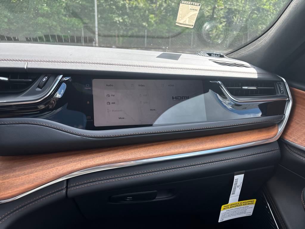 New 2025 Jeep Grand Cherokee Summit image 27