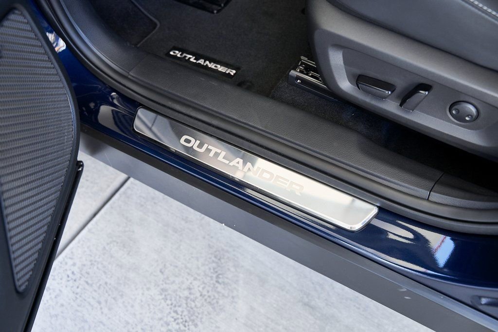 Used 2025 Mitsubishi Outlander SE FWD image 21