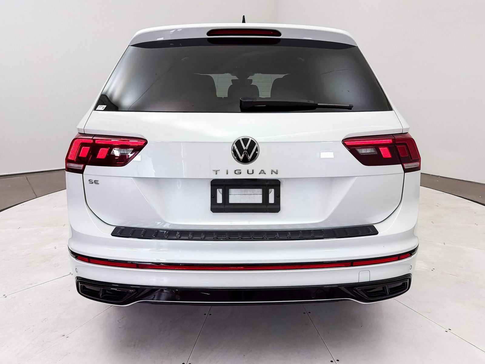 Used 2023 Volkswagen Tiguan SE R-Line FWD image 15