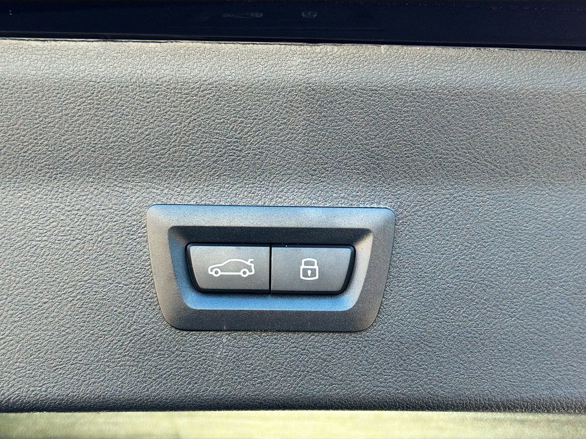 Certified 2025 BMW X4 xDrive30i image 14