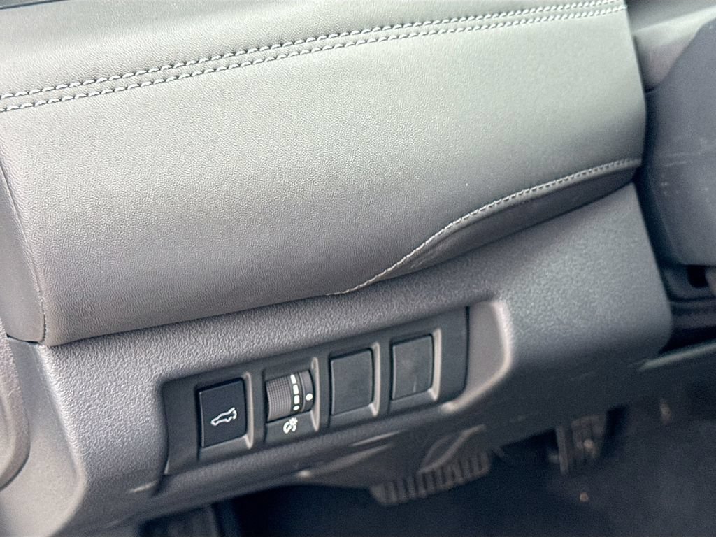 Used 2026 Subaru Outback Touring AWD/4WD image 14