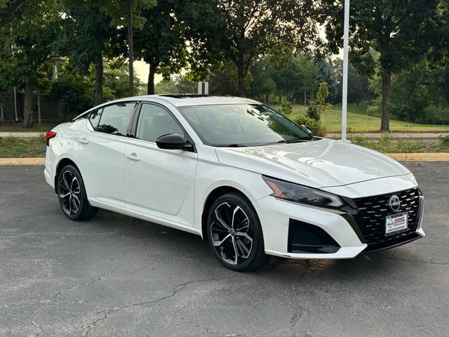 Certified 2024 Nissan Altima 2.5 SR w/ SR Premium Package AWD/4WD image 3