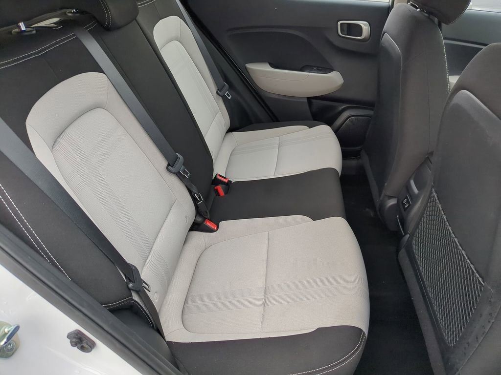 Used 2025 Hyundai Venue SEL image 25