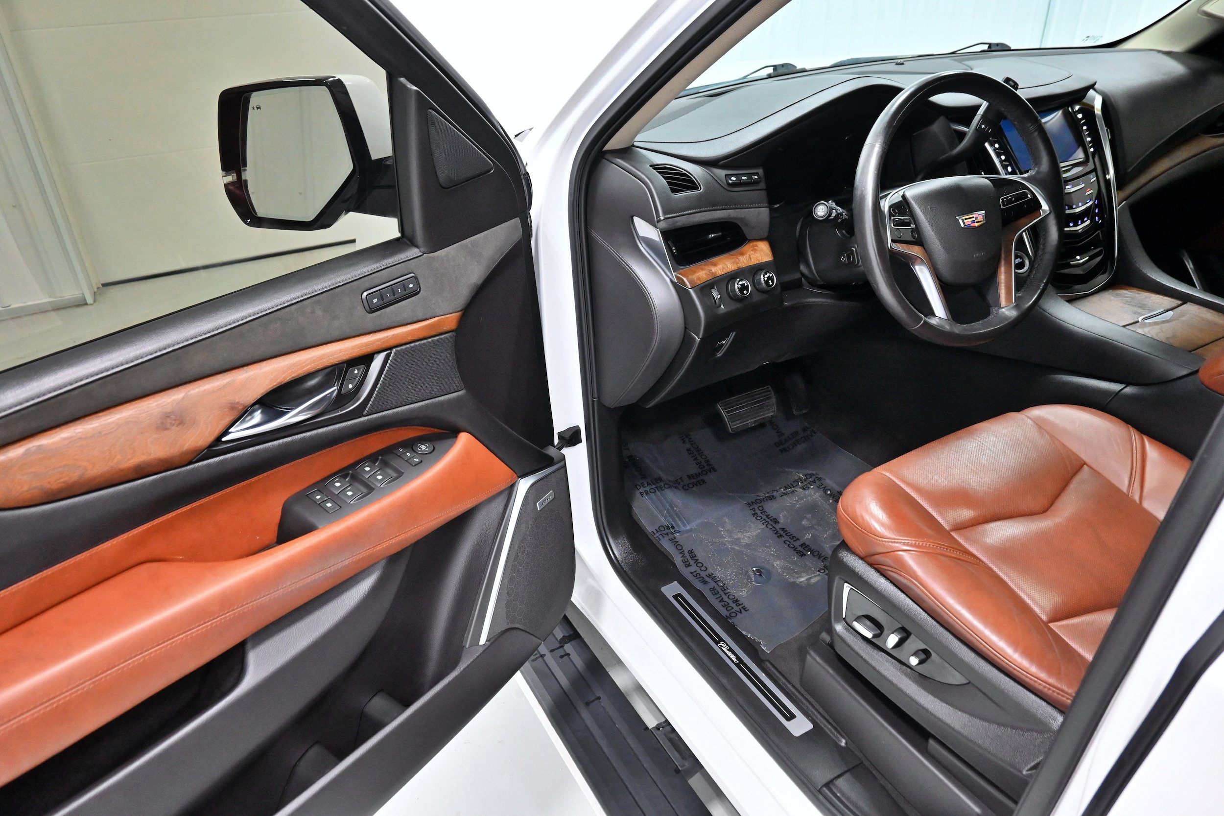 Used 2019 Cadillac Escalade Premium Luxury AWD/4WD image 4