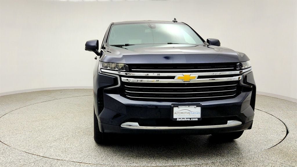 Used 2022 Chevrolet Suburban LT w/ LT Signature Plus Package AWD/4WD image 2