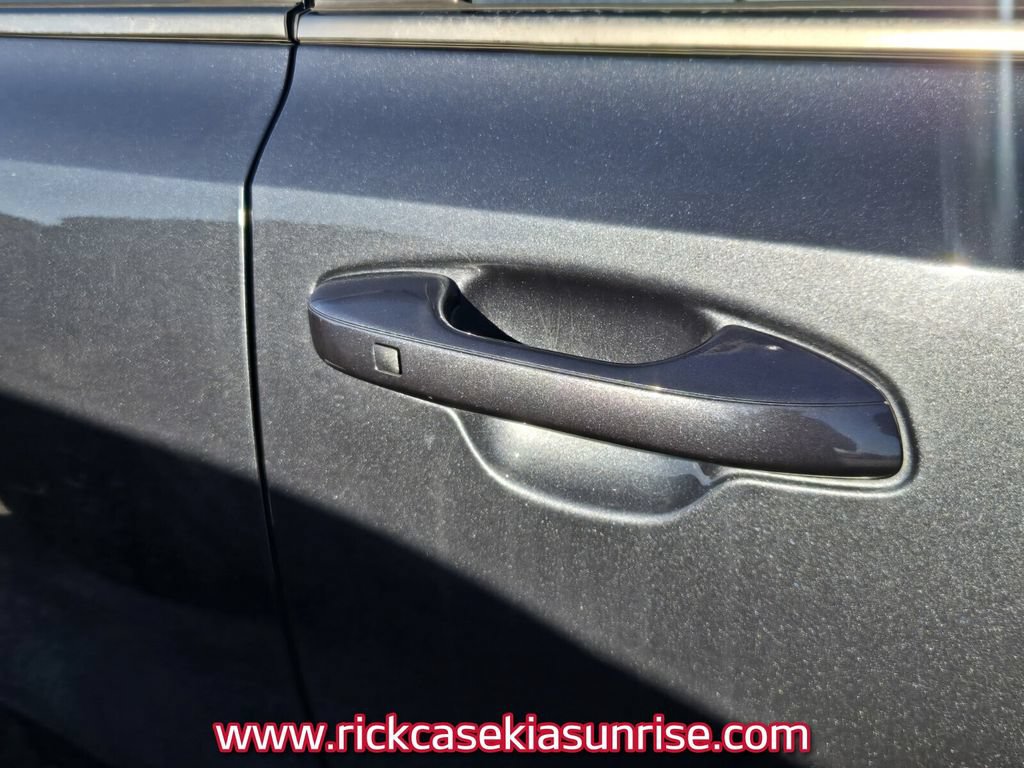 Used 2022 Kia Sorento EX w/ Panoramic Sunroof Package FWD image 6