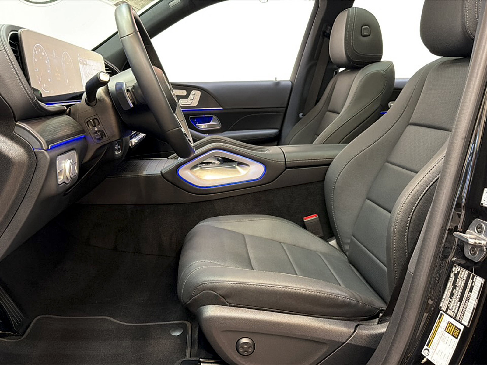 Used 2025 Mercedes-Benz GLS 450 4MATIC image 11