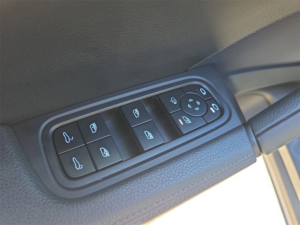 New 2025 Porsche Cayenne image 24