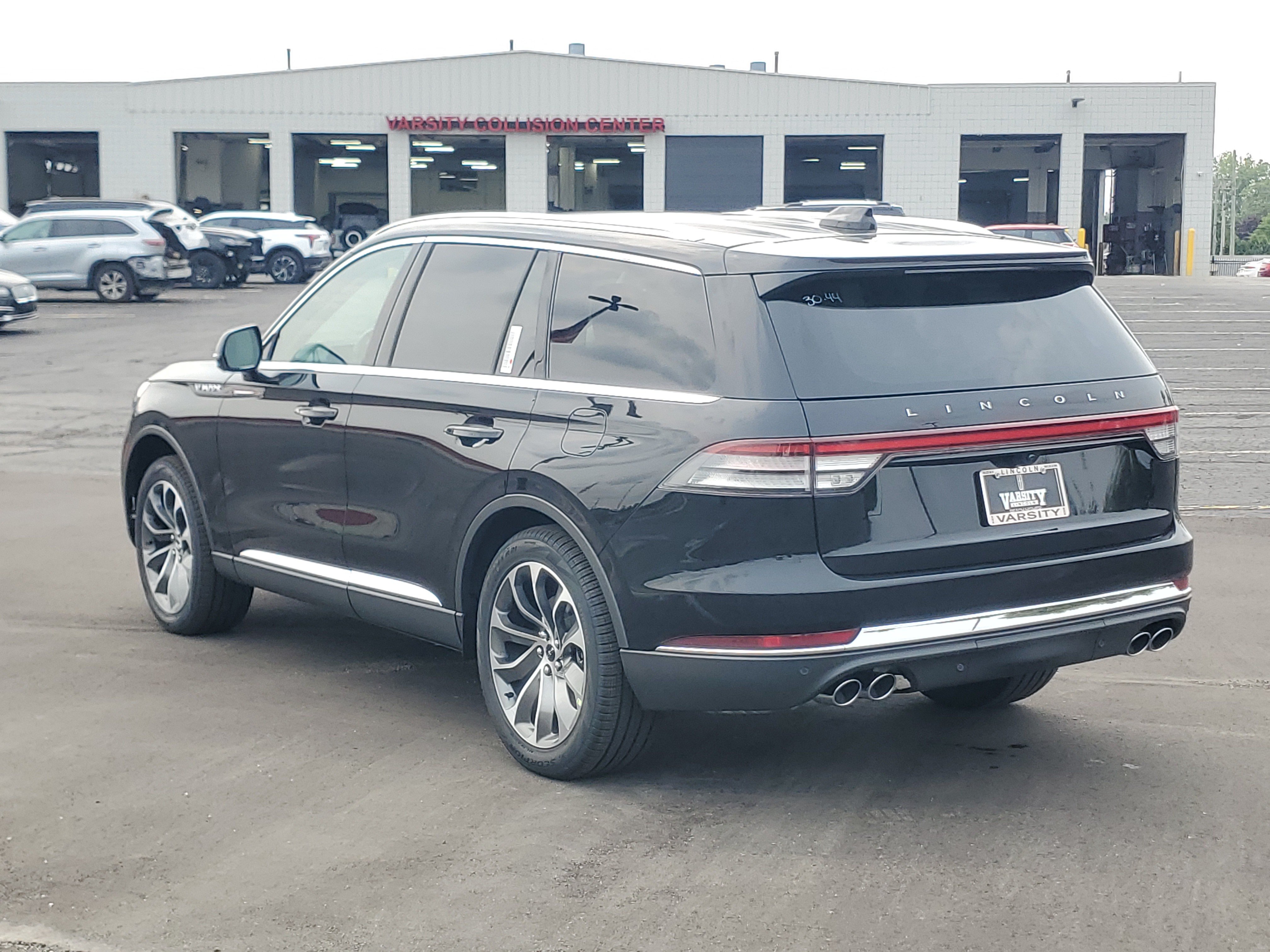 New 2026 Lincoln Aviator AWD image 3