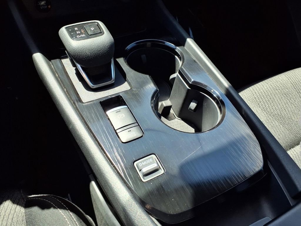 Used 2025 Nissan Rogue SV FWD image 11