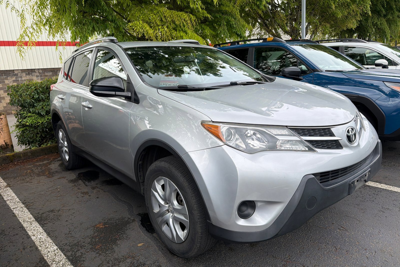 Used 2014 Toyota RAV4 LE AWD/4WD image 2