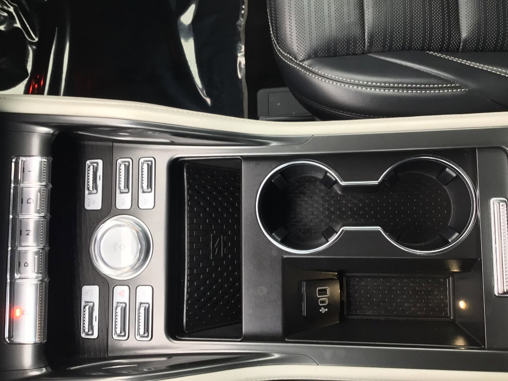 Used 2024 Lincoln Nautilus Reserve image 11