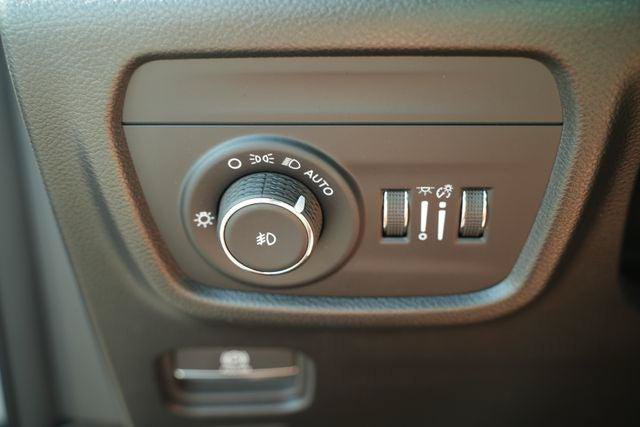 Certified 2025 Jeep Grand Cherokee Limited w/ Luxury Tech Group II AWD/4WD image 35
