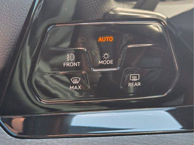 Used 2022 Volkswagen GTI SE FWD image 31