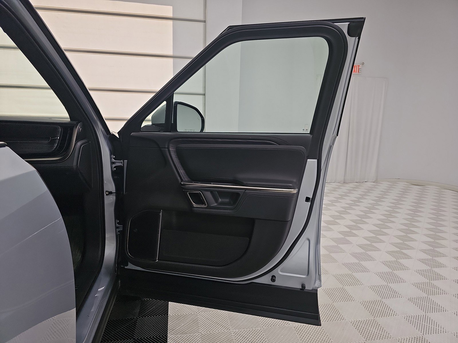 Used 2023 Rivian R1T Adventure image 18