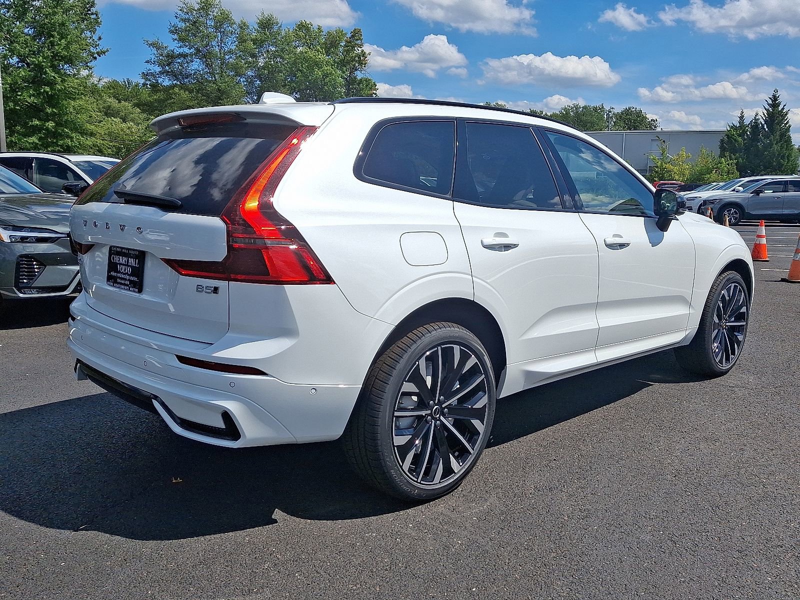 New 2026 Volvo XC60 B5 Ultra w/ Climate Package image 6