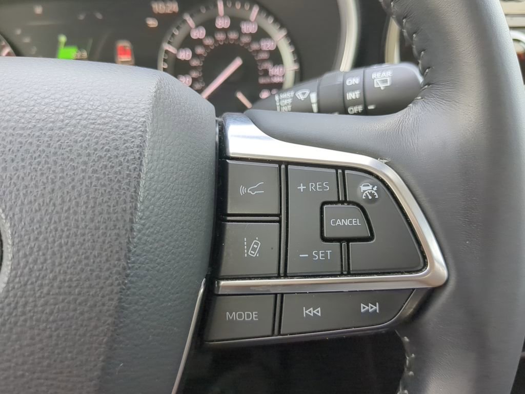 Used 2021 Toyota Highlander XLE image 33