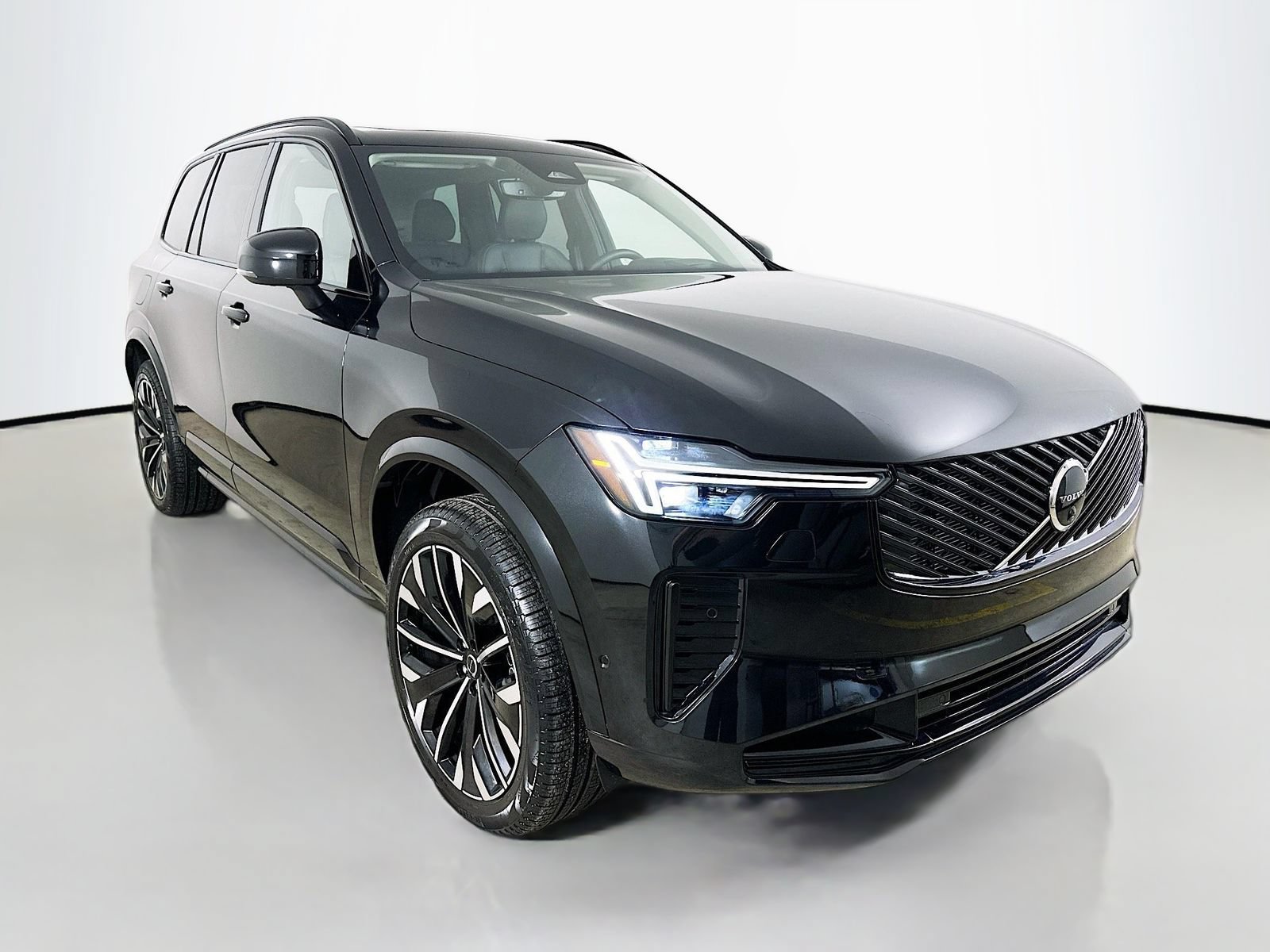 New 2026 Volvo XC90 T8 Ultra w/ Protection Package AWD/4WD image 3