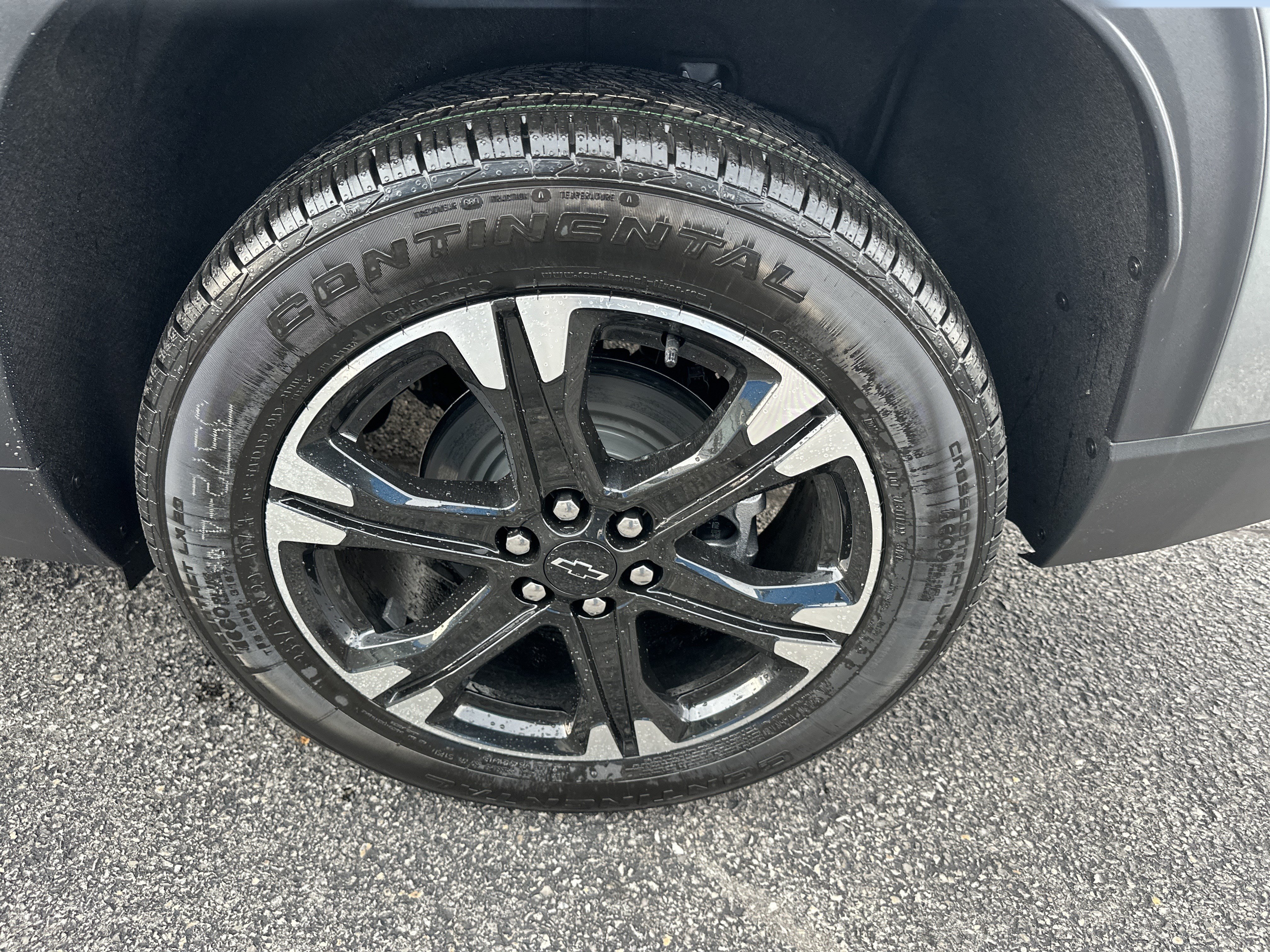 New 2027 Chevrolet Traverse LT w/ Sun and Wheel Package AWD/4WD image 6
