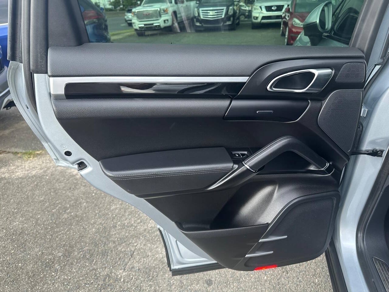 Used 2017 Porsche Cayenne Platinum Edition AWD/4WD image 14