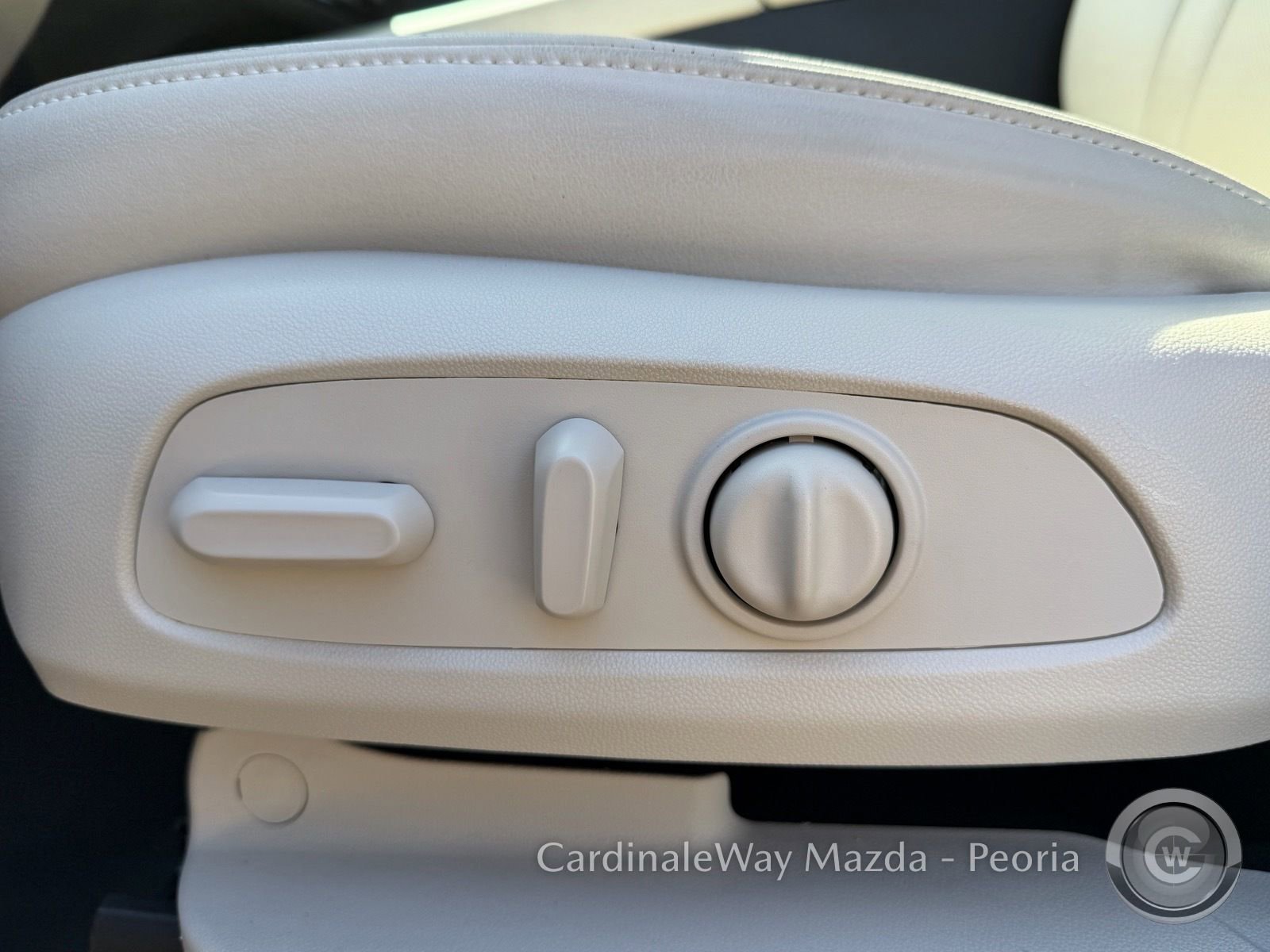 Used 2024 Buick Enclave Essence w/ Technology Package FWD image 18
