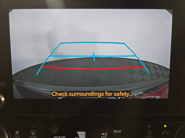Used 2025 Toyota Highlander LE AWD/4WD image 21