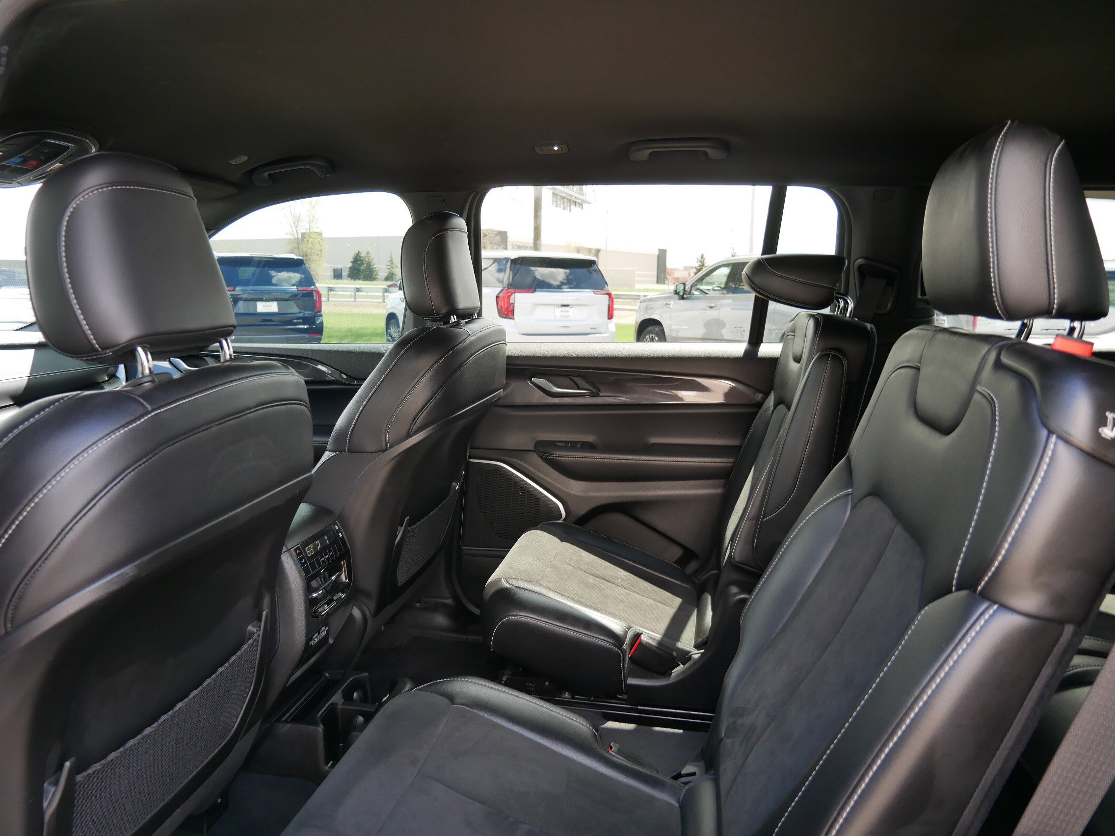Used 2022 Jeep Grand Cherokee L Laredo AWD/4WD image 10