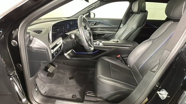 Used 2024 Cadillac Lyriq Luxury AWD/4WD image 12