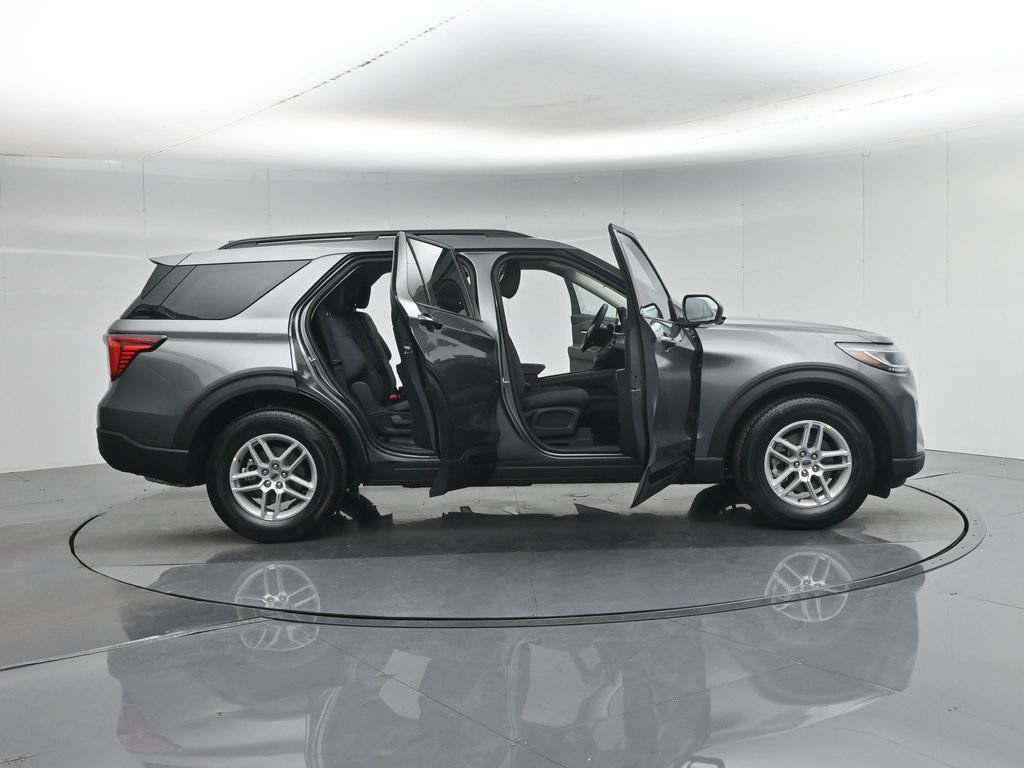 New 2026 Ford Explorer Active RWD image 4