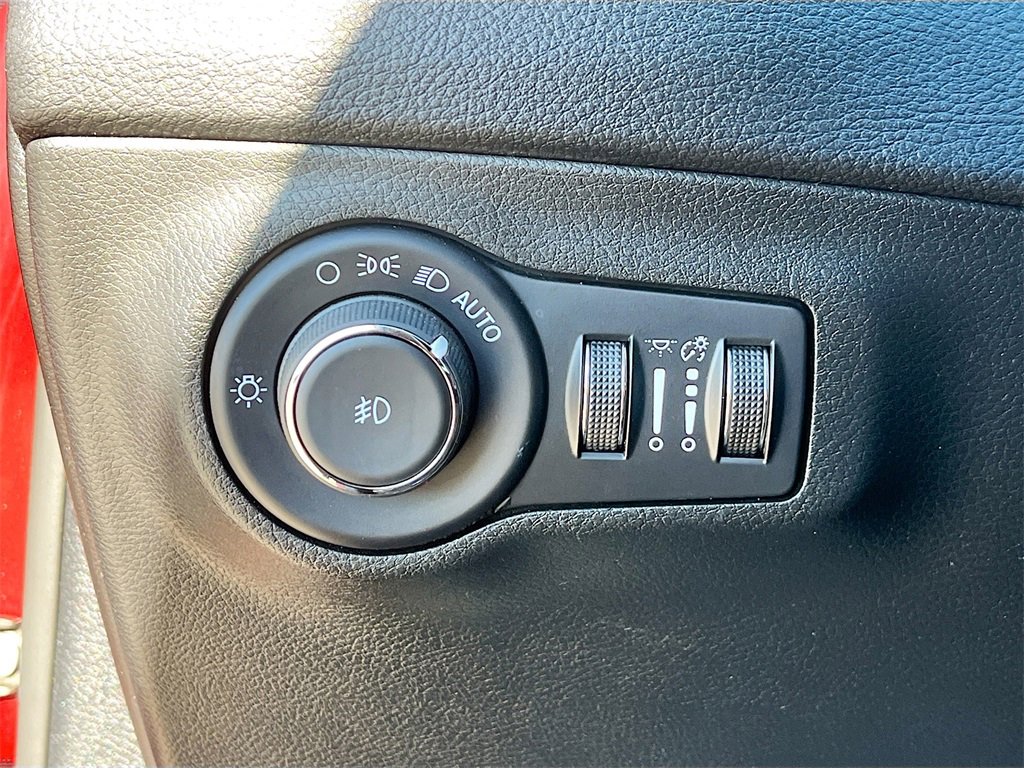 Used 2021 Jeep Compass Latitude w/ Sun and Sound Group image 10