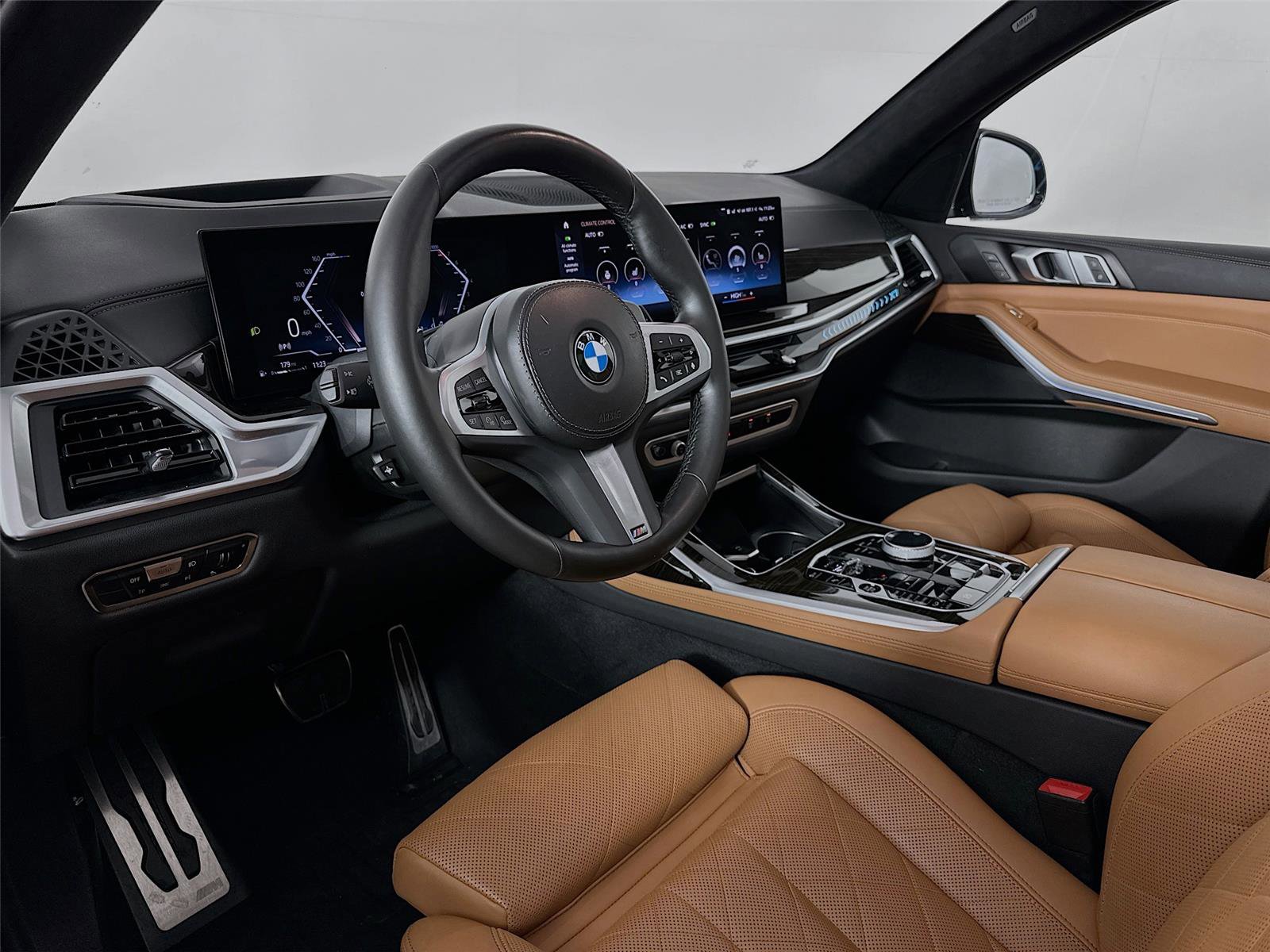 Used 2023 BMW X7 xDrive40i w/ M Sport Package image 9