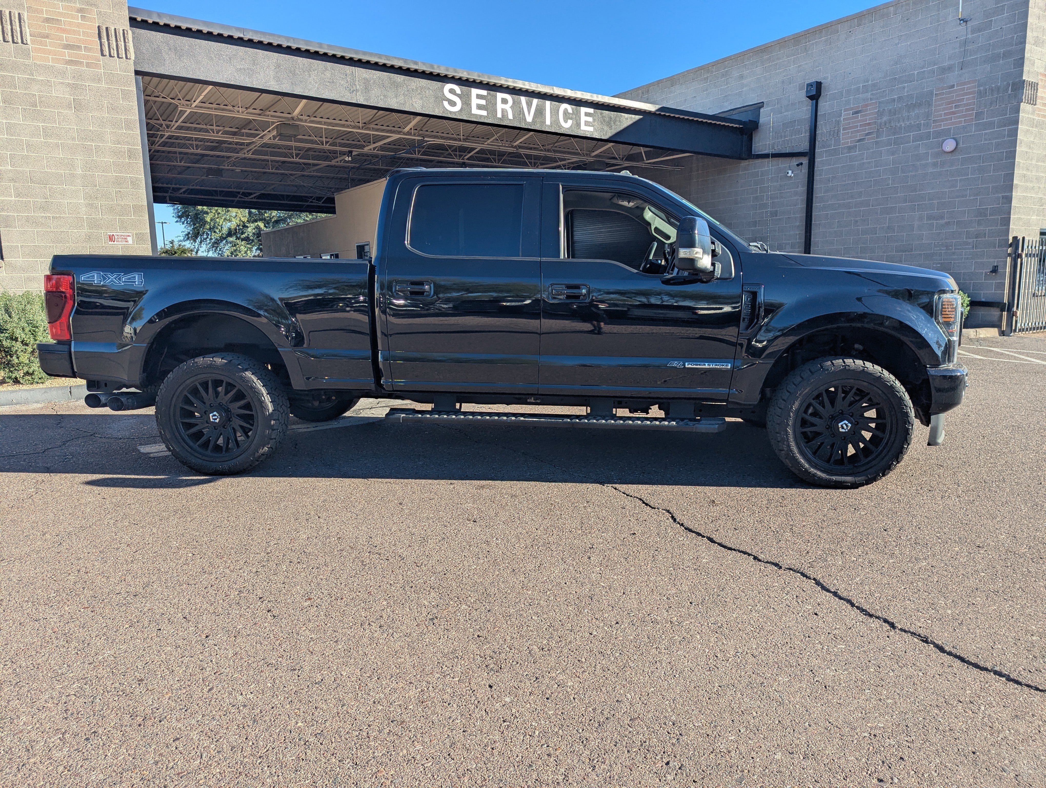 Used 2021 Ford F250 Lariat image 2