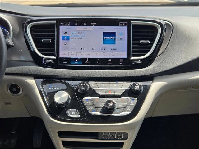 Used 2023 Chrysler Pacifica Touring-L image 14