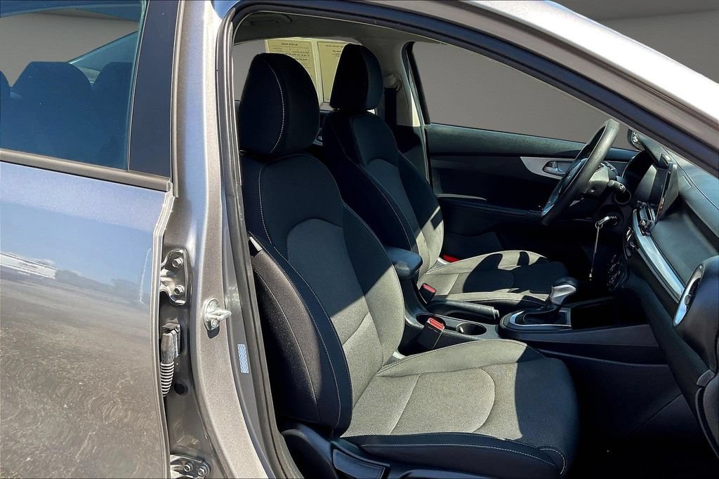 Used 2024 Kia Forte LXS w/ LXS Technology Package FWD image 31